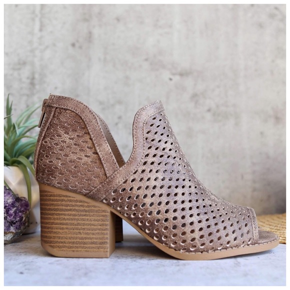New taupe perforated distressed bootie - Picture 5 of 6
